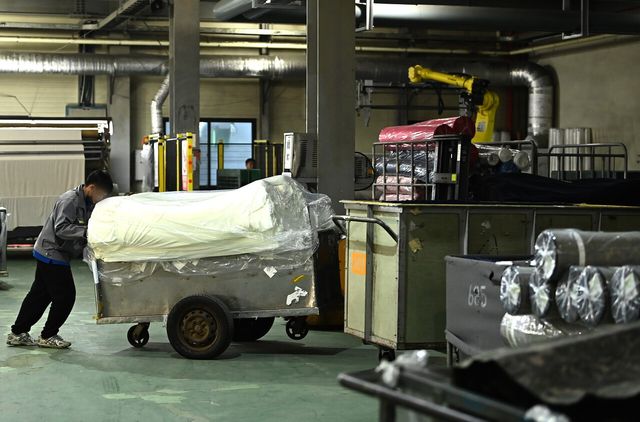 ▲ 경기 안산시 반월공단의 한 섬유공장 모습. 사진=뉴시스