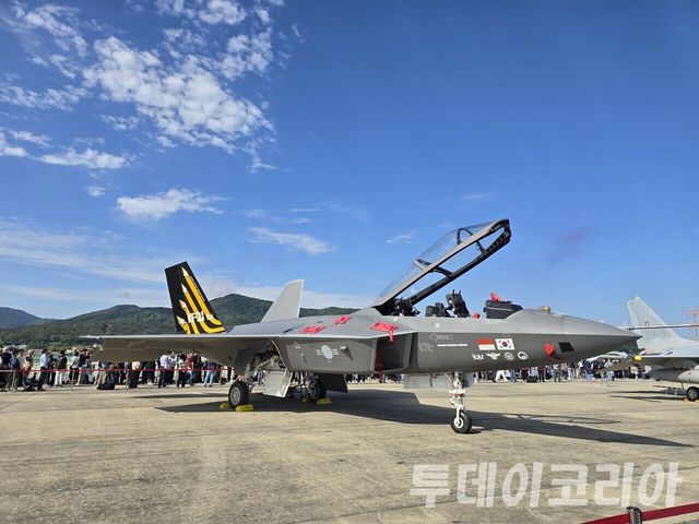 ▲ 성남 서울공항에서 열린 아덱스 2025에 전시된 KF-21 모습. 사진=투데이코리아