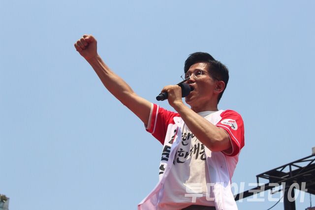 ▲ 김문수 전 고용노동부 장관이 지난해 6월 1일 제21대 대선 국민의힘 대선후보 당시 강남구 코엑스에서 선거 유세에 나섰던 모습. 사진=투데이코리아