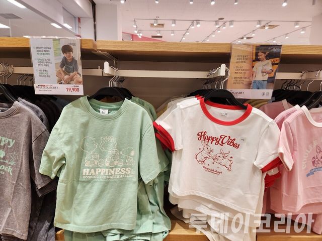 ▲ 서울 시내 한 탑텐 키즈 매장에서 판매 중인 ‘쿨에어 코튼(COOL Air COTTON)’ 관련 제품들. 사진=김지훈 기자