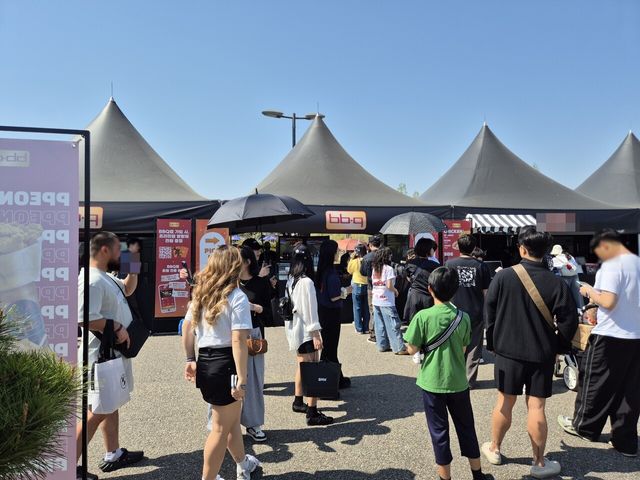 ▲ 인천 영종도 BMW Driving Center에서 열린 ‘BMW M FEST 2026’ 푸드존. 사진=제너시스BBQ그룹