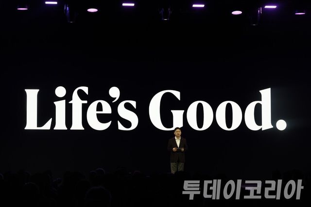 ▲ 류재철 LG전자 CEO(최고경영자)가 미국 라스베이거스에서 열린 CES 2026 개막 전 행사 ‘LG 월드 프리미어’에서 연설을 하고 있다. 사진=진민석 기자