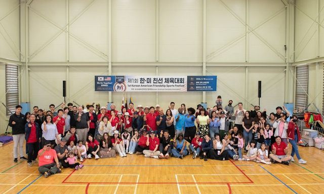 ▲ 지난 18일 ‘제1회 한·미 친선체육대회’의 참가자들이 기념촬영을 하고 있다. 사진=K-6 KAFA