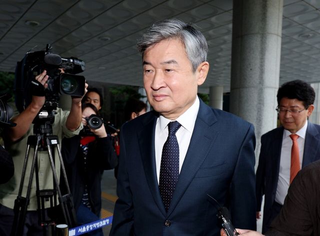 ▲ 12·3 비상계엄 관련 국가정보원법 위반 등의 혐의를 받는 조태용 전 국정원장이 15일 오전 서울 서초구 서울고등검찰청에 마련된 내란 특검(특별검사 조은석)에 피의자 신분으로 출석하고 있다. 사진=뉴시스