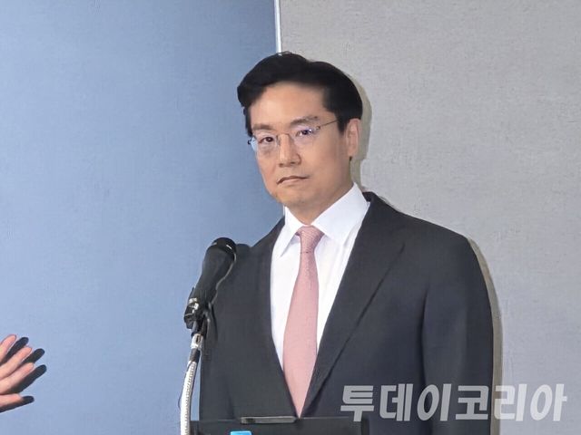 ▲&nbsp;6일 전인석 삼천당제약 대표가 기자 간담회에서&nbsp;기술력과 계약 실체를 둘러싼 논란에 관해 해명하고 있다. 사진=투데이코리아