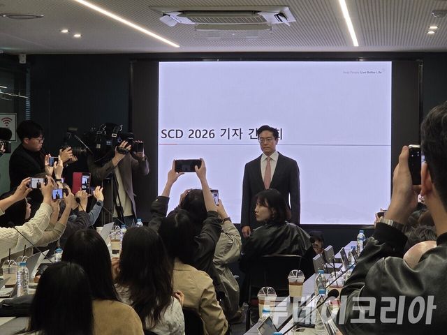 ▲&nbsp;6일 전인석 삼천당제약 대표가 기자 간담회에서&nbsp;기술력과 계약 실체를 둘러싼 논란에 관해 해명하고 있다. 사진=투데이코리아