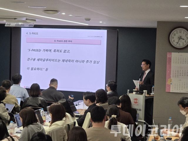 ▲&nbsp;&nbsp;6일 전인석 삼천당제약 대표가 기자 간담회에서&nbsp;기술력과 계약 실체를 둘러싼 논란에 관해 해명하고 있다. 사진=투데이코리아