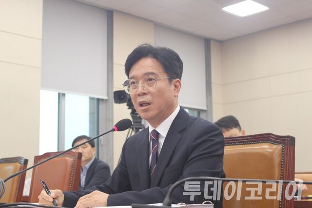 ▲ 김영훈 고용노동부 장관이 지난해 7월 장관 후보자 인사청문회에서 발언하고 있다. 사진=투데이코리아