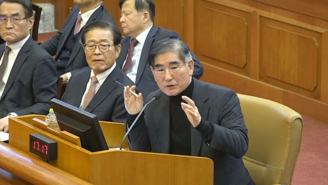 ▲ 김용현 전 국방부장관이 지난해 1월 23일 서울 종로구 헌법재판소에서 열린 대통령 탄핵심판 4차 변론기일에 증인으로 출석해 질문에 답변하고 있다. 사진=헌법재판소