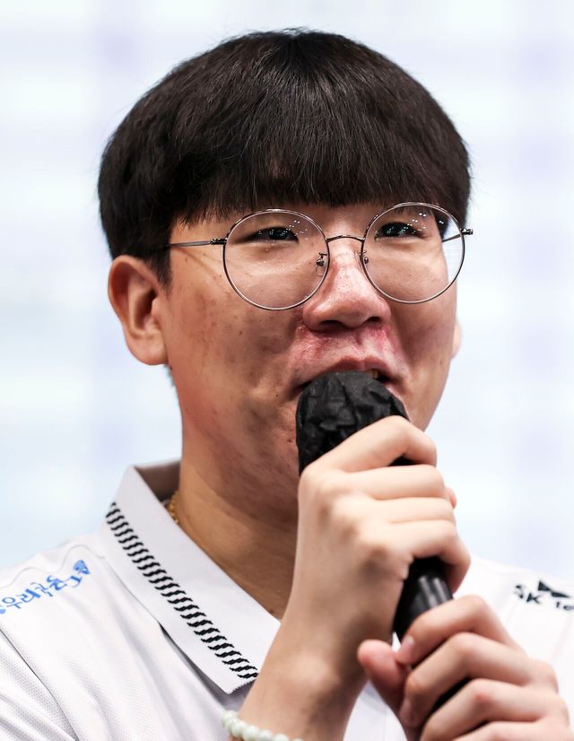 ▲ 2022 항저우아시안게임 e스포츠 리그 오브 레전드 국가대표 박재혁(Ruler)이 지난 2023년 09월 16일 서울 마포구 한국e스포츠협회에서 열린 미디어데이에서 취재진의 질문에 답하고 있다. 사진=뉴시스