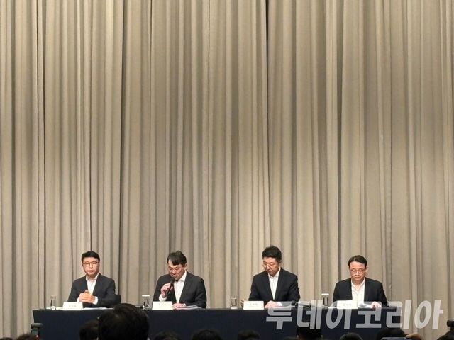 ▲ 신세계그룹 관계자들이 진상조사 결과를 발표하고 있다. 사진=투데이코리아