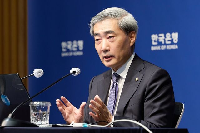 ▲ 신현송 한국은행 총재가 28일 5월 통화정책방향 기자간담회에서 질문에 답변하고 있다. 사진=한국은행