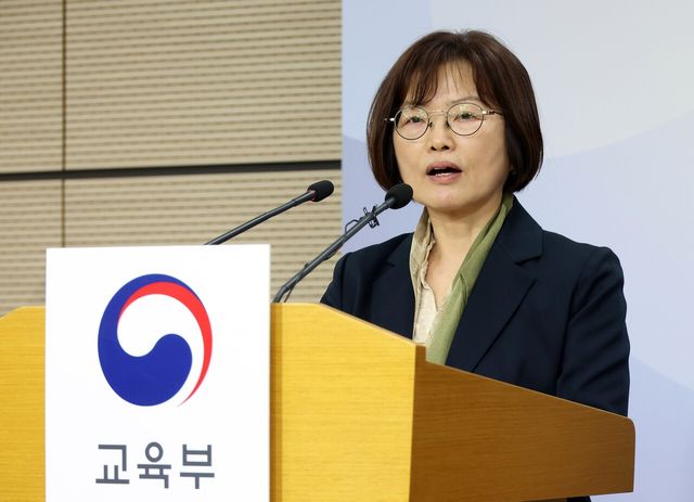 ▲ 김문희 한국교육과정평가원장이 31일 세종시 정부세종청사에서 오는 11월 19일 실시되는 2027학년도 대학수학능력시험 시행기본계획을 발표하고 있다. 사진=뉴시스