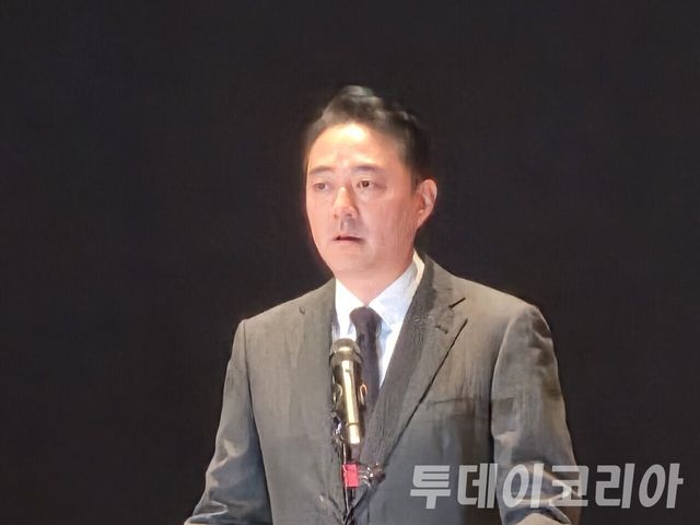 ▲ 15일 서울 마포구 중앙일보빌딩 3층 대강당에서 열린 중앙그룹 최고경영진 입장 발표에서 홍정도 중앙그룹 부회장이 최근 불거진 계열사 유동성 위기와 관련해 공식 사과했다. 사진=투데이코리아