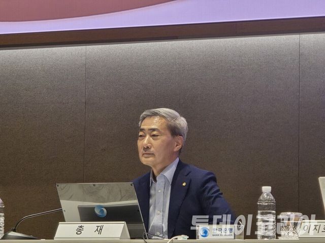 ▲ 신현송 한국은행 총재가 17일 서울 중구 한국은행에서 진행된 ‘물가안정목표 운영상황 점검’ 기자설명회에 참석했다. 사진=투데이코리아