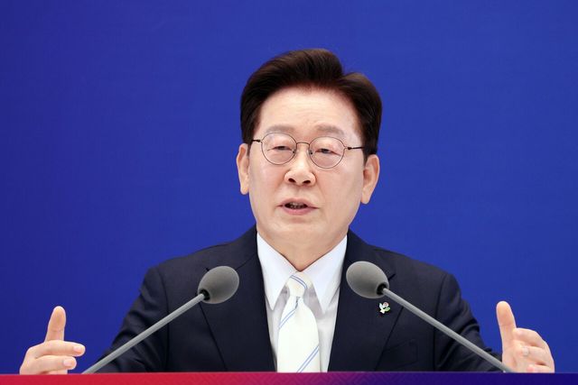 ▲ 이재명 대통령이 8일 청와대 영빈관에서 열린 취임 1주년 기자회견 ‘대체불가 대한민국’에서 발언하고 있다. 사진=뉴시스
