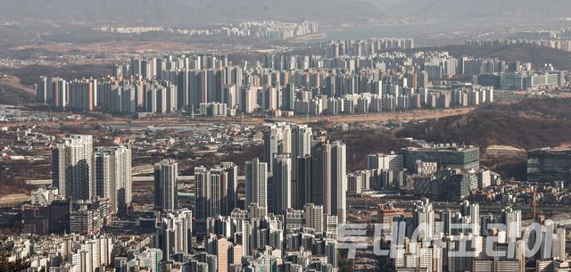 ▲ 전국이 대체로 맑은 날씨를 보인 7일 경기도 남양주시 소재 아파트 전경. 사진=투데이코리아