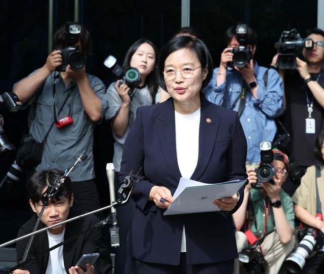 ▲ 한성숙 국무총리 후보자가 8일 오전 서울 종로구 금융감독원 연수원에 마련된 인사청문회 준비사무실로 첫 출근하며 지명 소감을 밝히고 있다. 사진=뉴시스