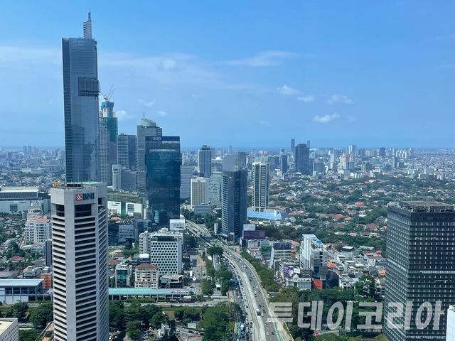▲ 13일(현지시간) 인도네시아 수도 자카르타 시내가 보이고 있다. 사진=진민석 기자