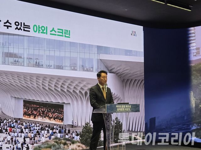 ▲ 21일 오세훈 서울시장은 서울시청 지하 서울갤러리에서 열린 ‘여의도공원 재조성 설계공모 시상식’에서&nbsp; 여의도공원을 문화와 자연, 수변공간이 어우러진 서울의 대표 문화공원으로 조성하겠다는 구상을 밝혔다. 사진=투데이코리아