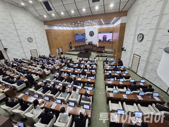 ▲ 21일 서울시의회는 제338회 임시회를 열고 운영위원회를 비롯한 11개 상임위원회 위원장을 선출하며 전반기 원 구성을 완료했다. 사진=투데이코리아