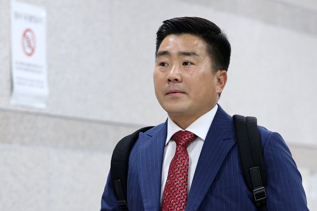 ▲ 김현태 전 육군 특수전사령부 707 특수임무단장이 28일 오전 서울 서초구 서울중앙지방법원에서 열린 내란 중요임무 종사 등 혐의 결심 공판에 출석하고 있다. 사진=뉴시스