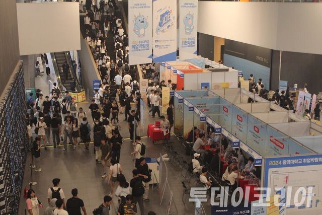 ▲ 중앙대학교에서 진행된 취업박람회 전경. 사진=투데이코리아