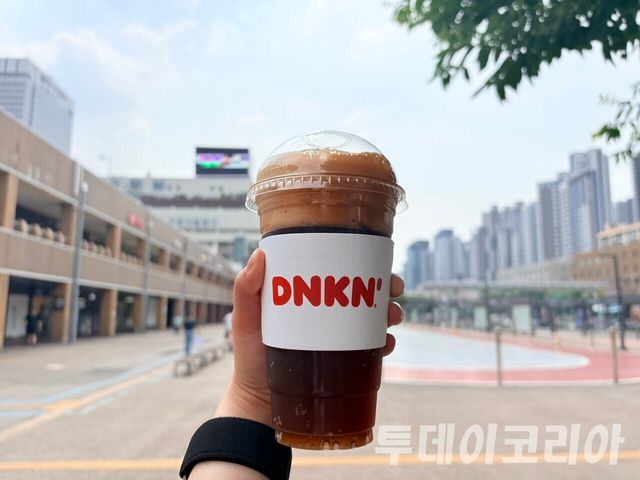 ▲ 던킨이 출시한 스파클링 아메리카노. 사진=투데이코리아