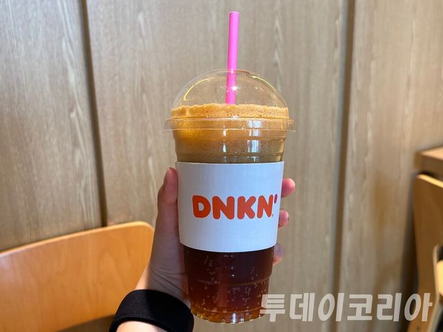 ▲ 던킨이 출시한 스파클링 아메리카노. 사진=투데이코리아