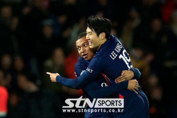 이강인과 킬리앙 음바페. 사진┃뉴시스/AP