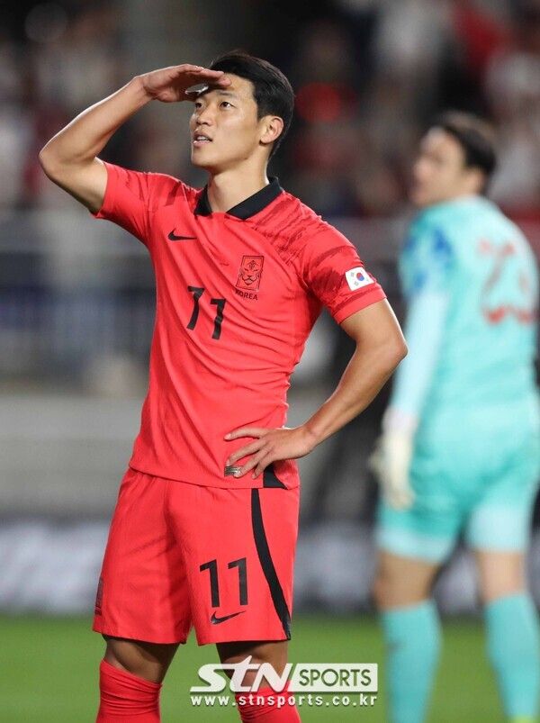 17일 오후 경기 수원월드컵경기장에서 열린 하나은행 초청 축구 국가대표 평가전 대한민국과 베트남의 경기, 전반전 한국 황희찬이 팀의 두 번째 골을 넣은 뒤 세리머니를 하고 있다. 사진┃뉴시스
