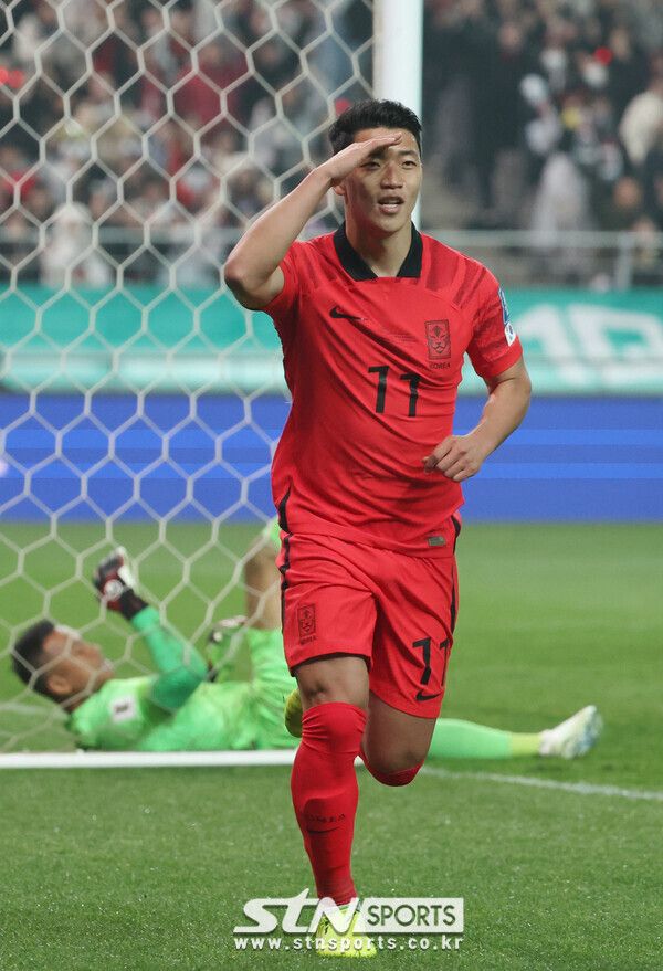 16일 서울월드컵경기장에서 열린 2026 피파 북중미 월드컵 아시아 지역 2차 예선 대한민국 대 싱가포르 경기, 후반전 한국 황희찬이 추가골을 넣은 후 기뻐하고 있다. 사진┃뉴시스