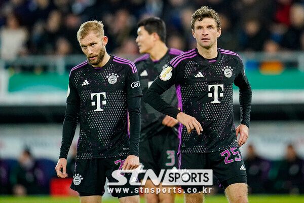 FC 바이에른 뮌헨 공격수 토마스 뮐러(사진 우측). 사진┃뉴시스/AP