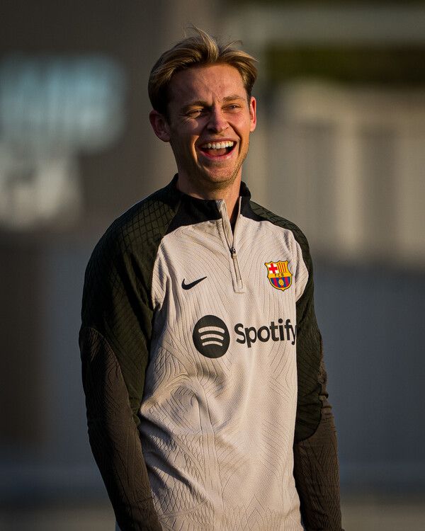 스쿼드에 복귀한 FC 바르셀로나 미드필더 프랭키 데 용. 사진┃FC 바르셀로나