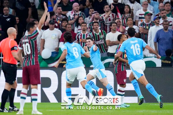 득점 후 기뻐하는 훌리안 알바레스. 사진┃뉴시스/AP