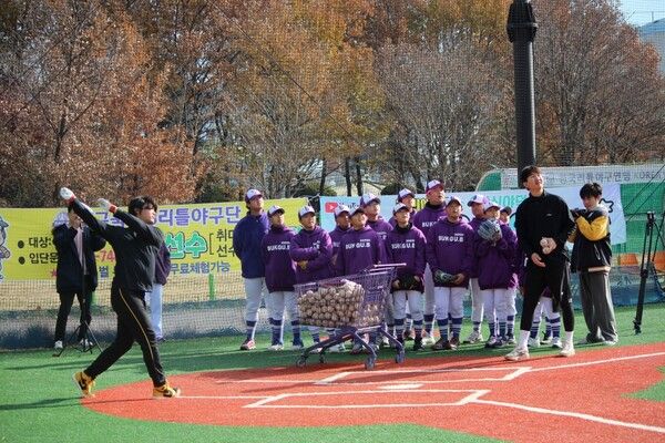 재능기부 나선 미국 메이저리그 피츠버그 파이리츠의 배지환. 사진┃나우아이원매니지먼트