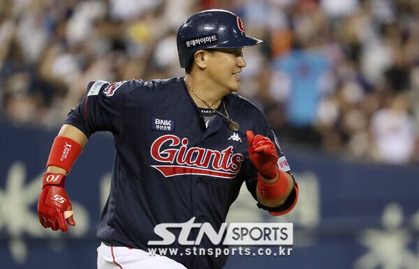 롯데 자이언츠의 전설 이대호. 사진┃뉴시스