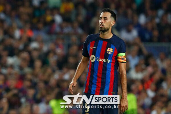 올 시즌을 끝으로 바르사를 떠나는 부스케츠. 사진┃뉴시스/AP