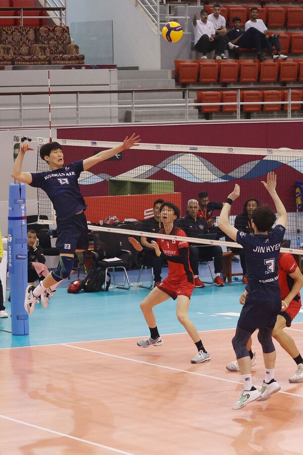 대한항공은 18일(이하 현지시간) 바레인 마나마의 이사 스포츠 시티 경기장에서 열린 대회 8강 조별리그에서 기존 주전들의 공백을 절감하며 세트스코어 0-3(21-25 19-25 19-25)로 졌다. 사진┃KOVO
