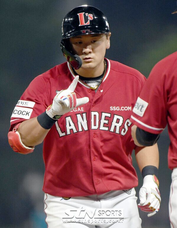 SSG 랜더스 내야수 최주환. 사진┃뉴시스