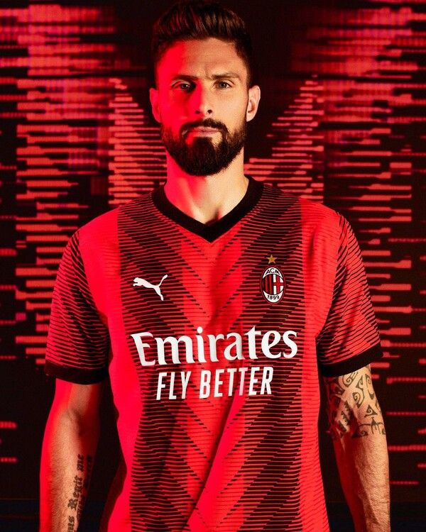 모델로 유니폼을 홍보하는 올리비에 지루. 사진┃AC 밀란