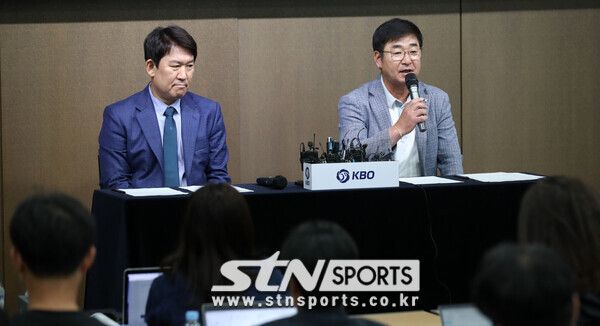 항저우 아시안게임 야구 대표팀 류중일 감독이 9일 서울 강남구 한국야구위원회(KBO)에서 대표팀 최종 엔트리를 발표하고 있다. 사진┃뉴시스