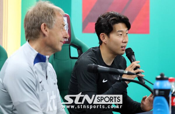 손흥민 축구 국가대표팀 주장이 19일 대전 유성구 대전월드컵경기장에서 엘살바도로와 A매치 평가전을 앞두고 기자회견을 하고 있다. 사진┃뉴시스