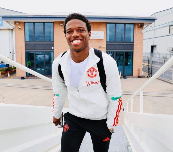 이동 중인 맨체스터 유나이티드 레프트백 타이럴 말라시아. 사진┃맨체스터 유나이티드