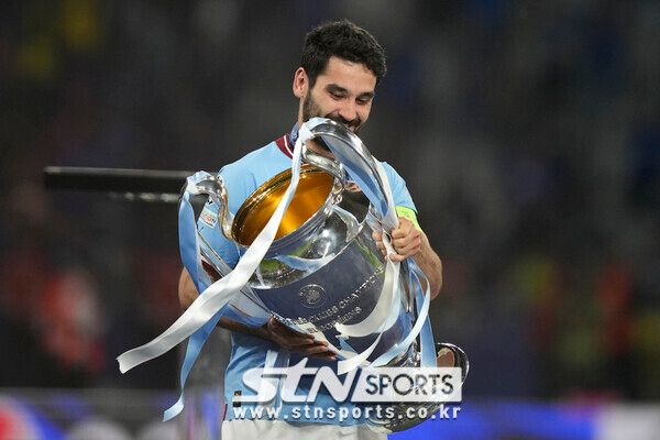 FC 바르셀로나로 떠나는 맨체스터 시티 주장 일카이 귄도안. 사진┃뉴시스/AP