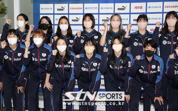 기로에 놓인 여자배구 대표팀. 사진┃뉴시스