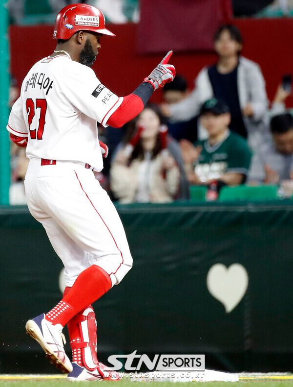 올 시즌 맹활약 중인 외국인 타자 기예르모 에레디아. 사진┃뉴시스