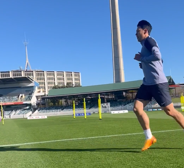 러닝 훈련 중인 손흥민. 사진┃토트넘 핫스퍼 공식 SNS