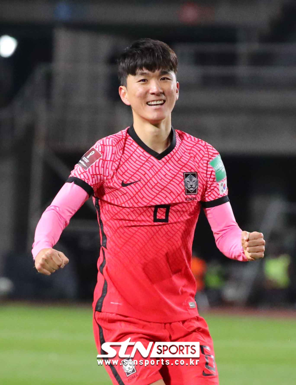 전쟁으로 생긴 FIFA 규정을 통해 소속팀 루빈 카잔과의 계약을 중단했던 황인범. 사진｜뉴시스/AP