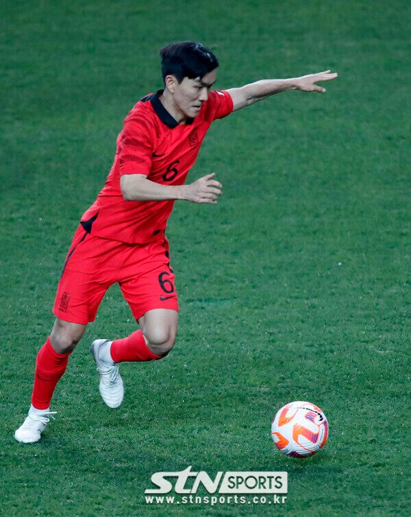 국가대표팀 미드필더 황인범. 사진┃뉴시스